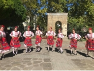 Богата фолклорна програма зарадва Дряново за Деня на Независимостта