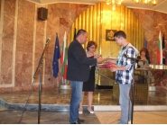 Връчиха дипломите за средно образование на зрелостниците от  СОУ „Максим Райкович“ 