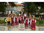 Децата на клас по народно пеене „Лазара”  към Сдружение „Анна-Фолкарт” гр. Дряново учебна 2016/2017г.