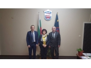 Министър на МОН