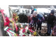 С много цветя и слънчеви лъчи, в Дряново бе отбелязан Националният празник на България