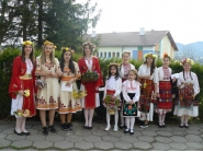 Красиви момичета и девойки от Дряново пяха и наричаха на Лазаровден