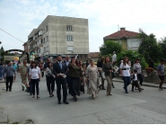 С голям интерес, дряновци посрещнаха тържественото шествие на 24 май