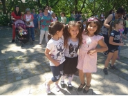 Колоритна празнична програма на 1-ви юни, зарадва децата на Дряново