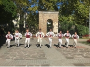 Богата фолклорна програма зарадва Дряново за Деня на Независимостта