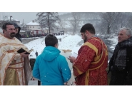 На Йордановден, четирима влязоха в студените води на Дряновска река