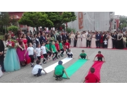 Хореография с българския трикольор изпрати абитуриентите от Дряново