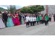 Хореография с българския трикольор изпрати абитуриентите от Дряново