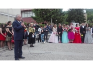 Хореография с българския трикольор изпрати абитуриентите от Дряново