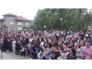 Хореография с българския трикольор изпрати абитуриентите от Дряново