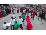 Хореография с българския трикольор изпрати абитуриентите от Дряново