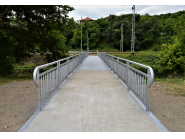 Завършена е подмяната на хоризонталната конструкция и ремонтът на парапета на металния мост свързващ площада на бившата автогара и гара Дряново.