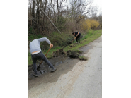 Работи се по възстановяването на чешмата на главния път  на разклона за Дряновски манастир.