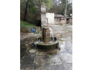 Работи се по възстановяването на чешмата на главния път  на разклона за Дряновски манастир.