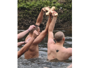 Кристиан Пенчев, извадил Светия кръст днес на Богоявление в Дряново, с благороден жест към храм „Въведение Богородично“!