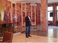 Кметът д-р Николов връчи дипломите на отличниците от Випуск 2015 година на Икономическата гимназия в Дряново